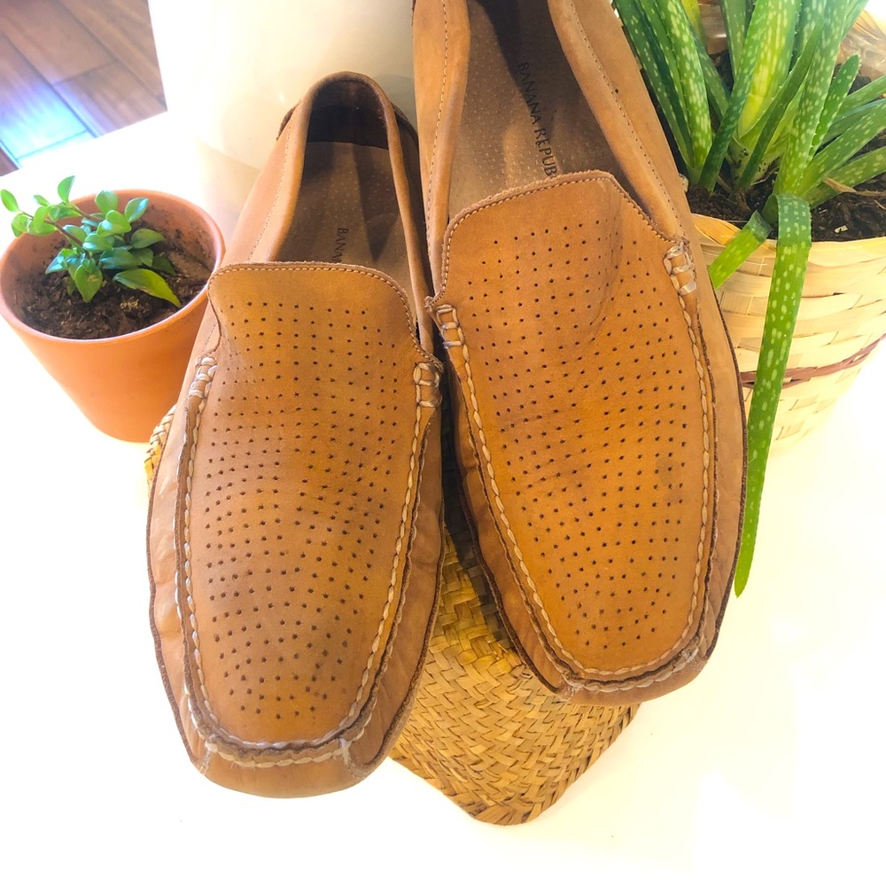 Men’s Banana Republic Camel Colored Suede Driving Loafers